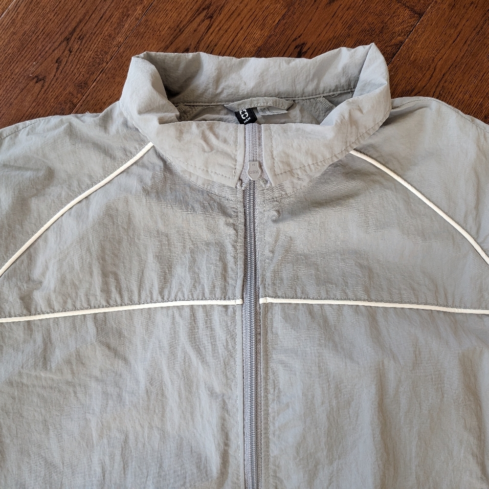 EUC Ladies Divided By H&M Nylon Zip Up Jacket Light Gray & White Size Small - Picture 4 of 8